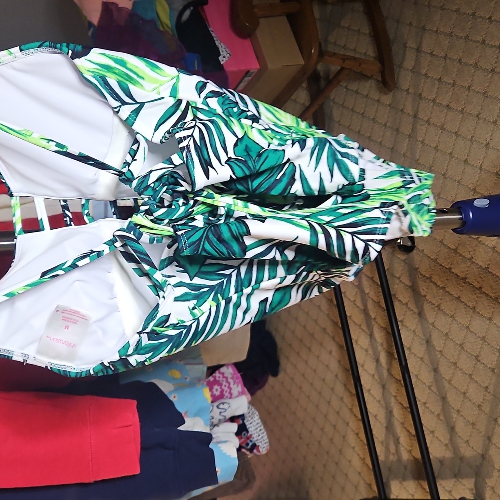 Xhilaration‎ Green and White Leaf Print Swimsuit - Picture 2 of 3